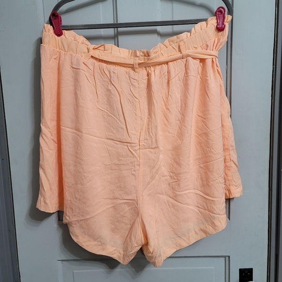 TORRID SELF TIE PAPERBAG WAIST MID SHORT - CHALLIS PEACH 2x - Picture 9 of 10